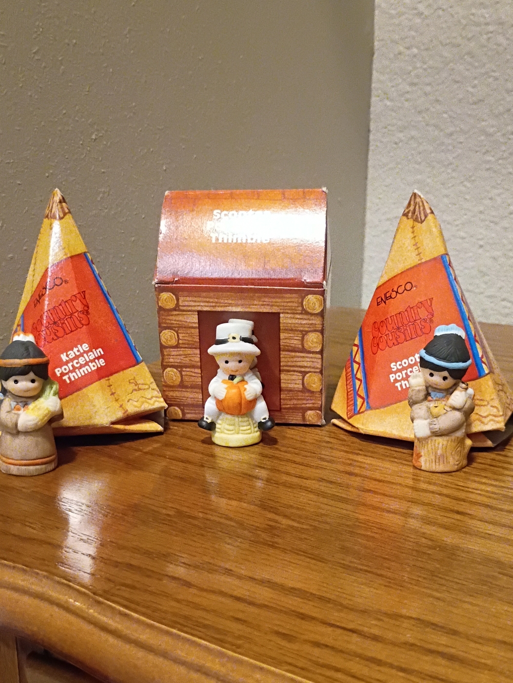 Enesco Country Cousins Orange Porcelain Thimble Set